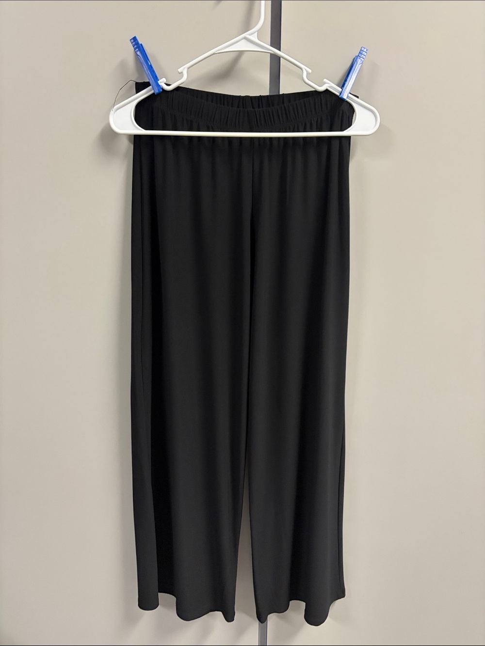 Elastic-Waist Black Wide-Leg Capris